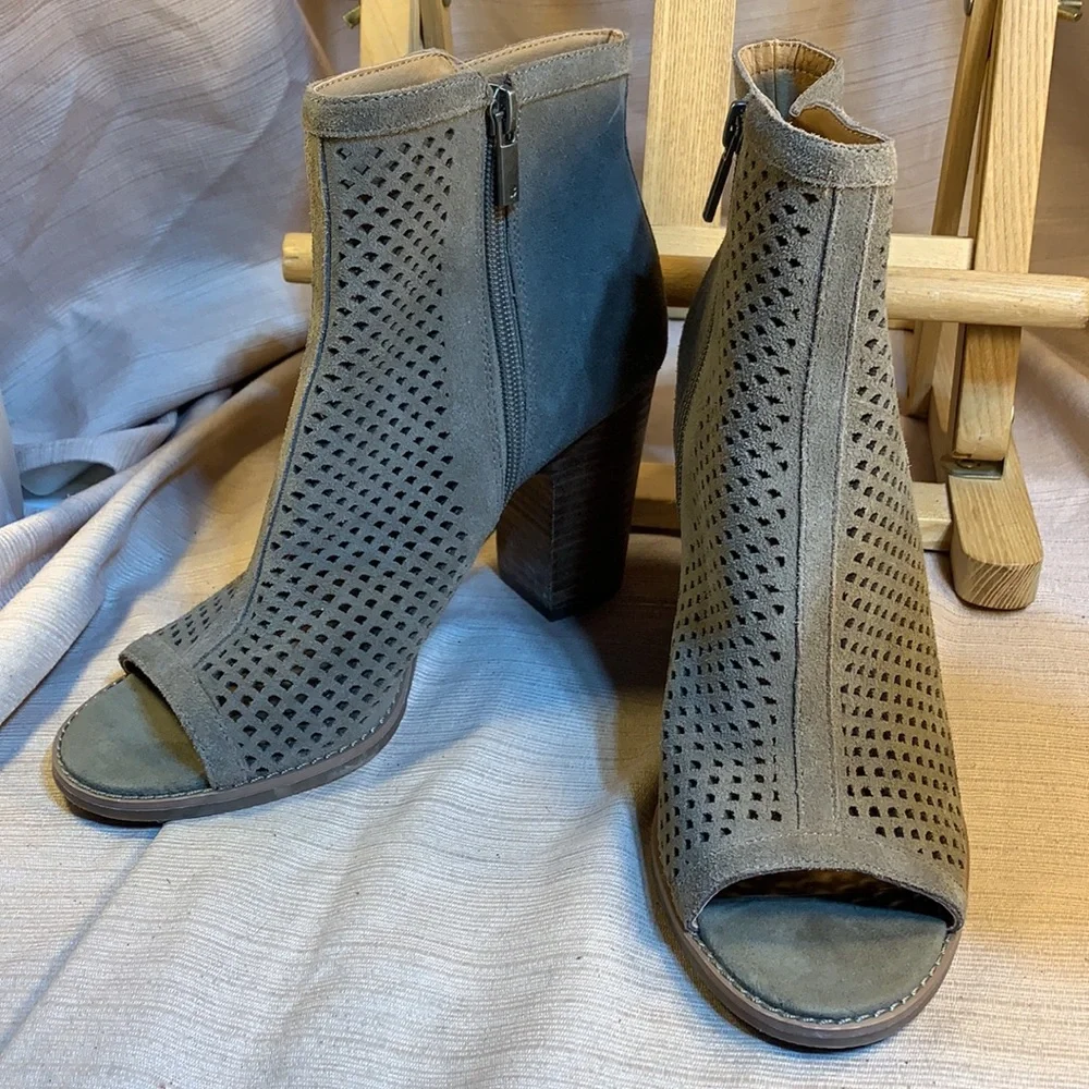 NWT Lucky Brand leather peep toe ankle booties
